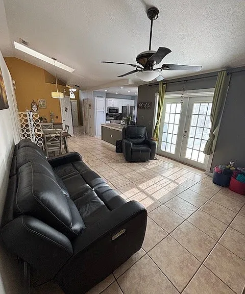 643 Basingstoke Ct — Photo 30