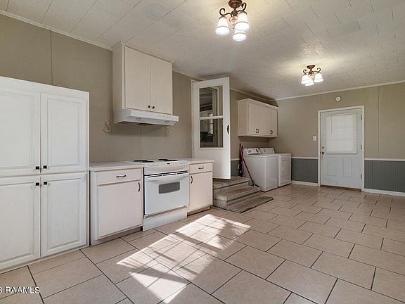 4th image of 125 Felicite St
