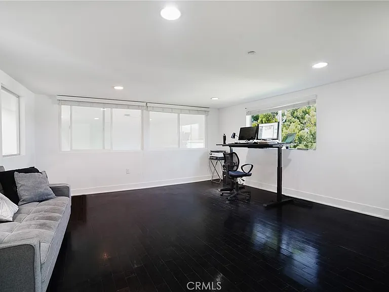 12837 Moorpark St #405 — Photo 17