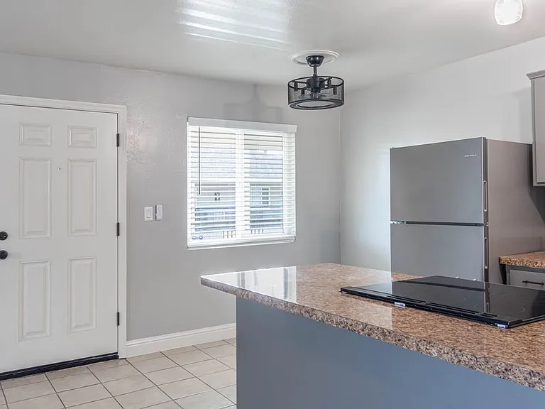260 E Lassen Ave #4 — Photo 4