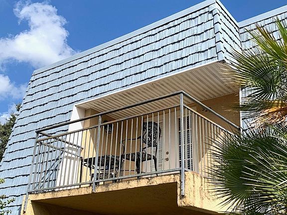 Balcony over looks fountain