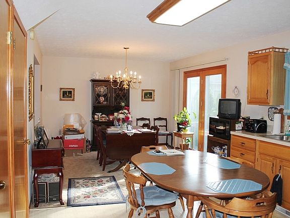 5th image of 4176 Monterey Dr