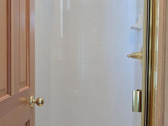 Downstairs Bedroom suite - Shower