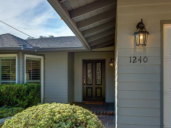 4th image of 1240 Sagemont Pl