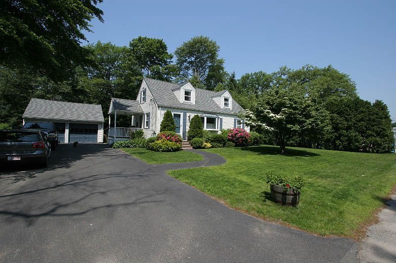 1st image of 34 Crestwood Cir