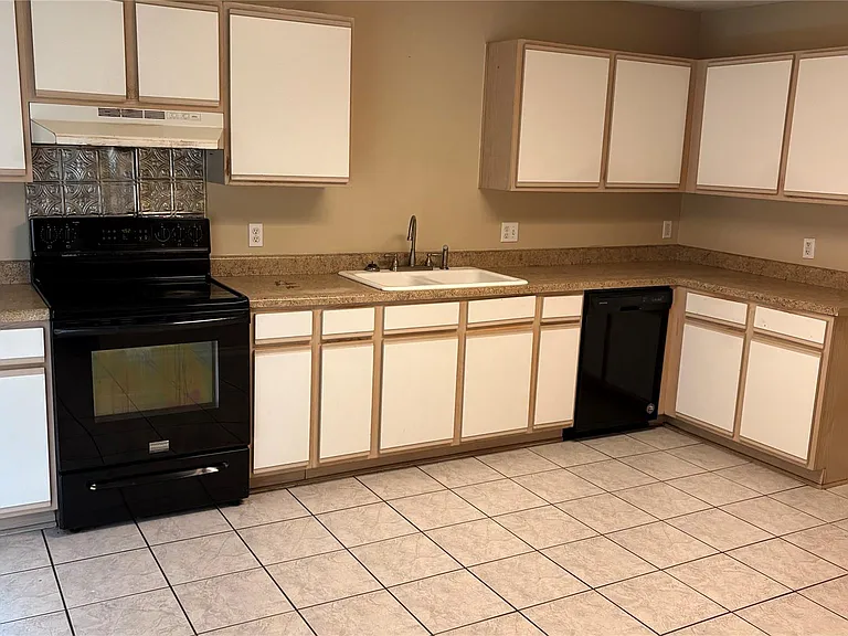2209 Georgian Dr — Photo 4