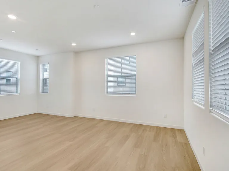 The Willow Townhomes — Photo 7