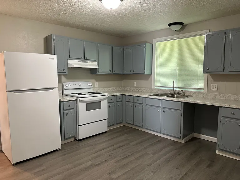 51 Marlow Dr #L — Photo 2