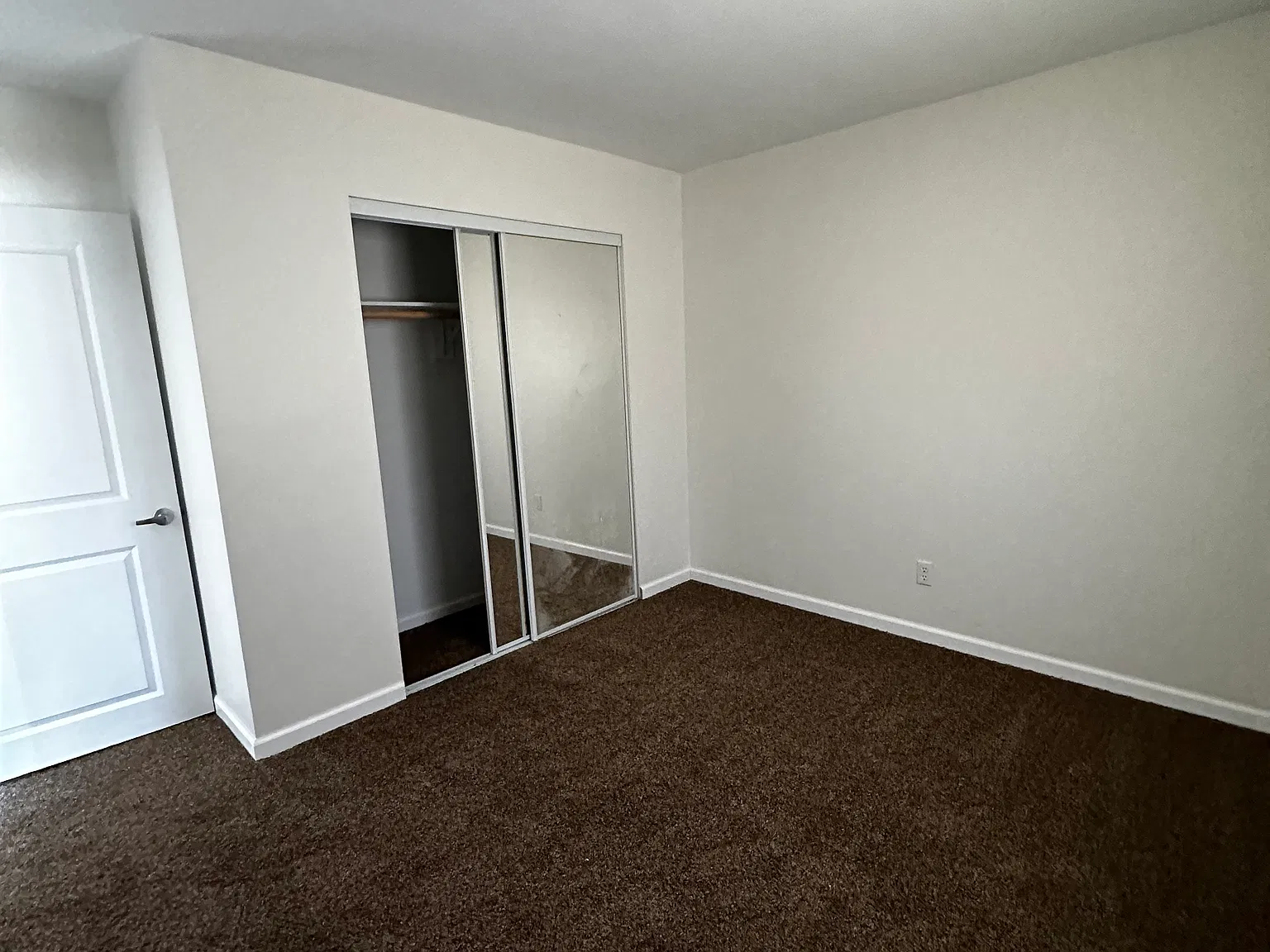 912 D St — Photo 2