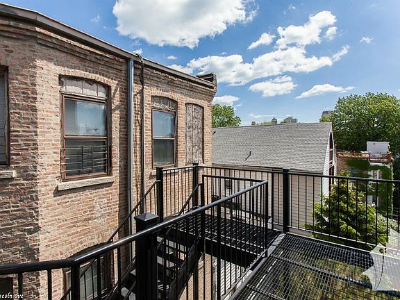 2nd image of 2521 N Lincoln Ave #926