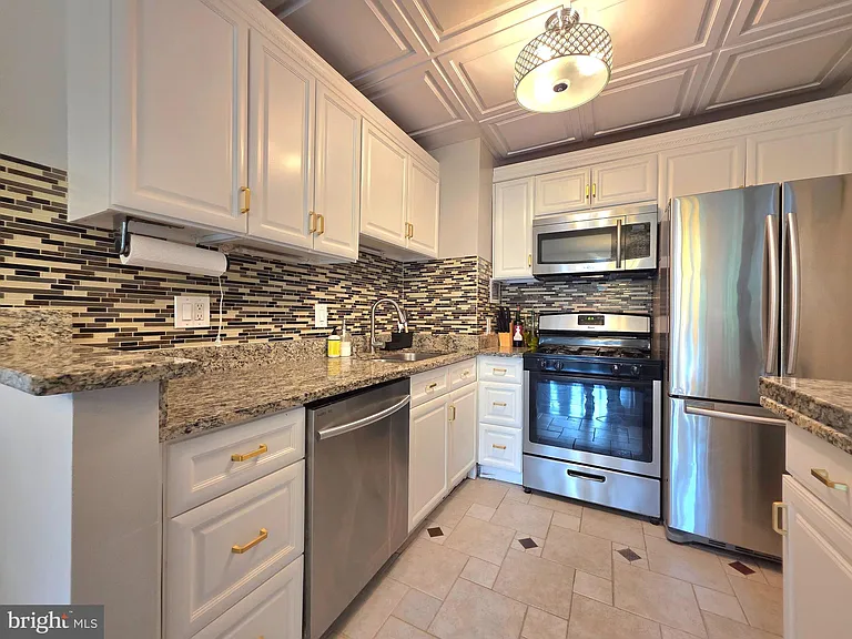16 S Van Dorn St #101 — Photo 10