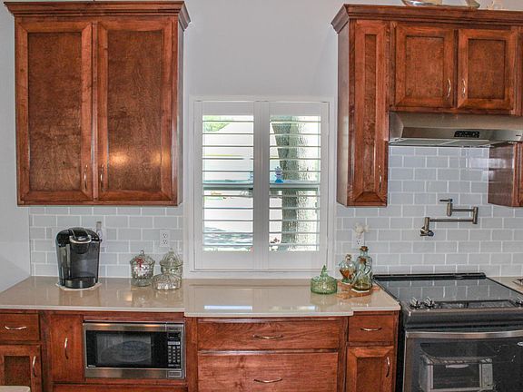 5th image of 308 Charlemagne Cir