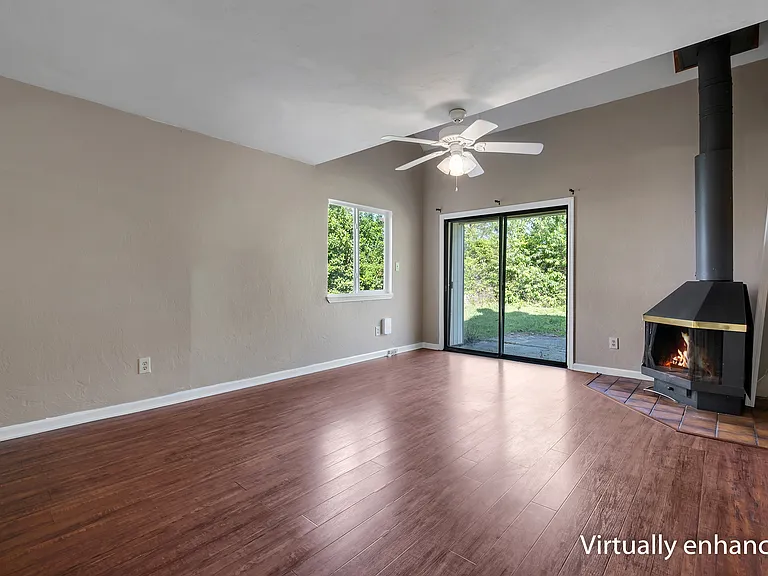 1914 Larette Dr #B — Photo 7