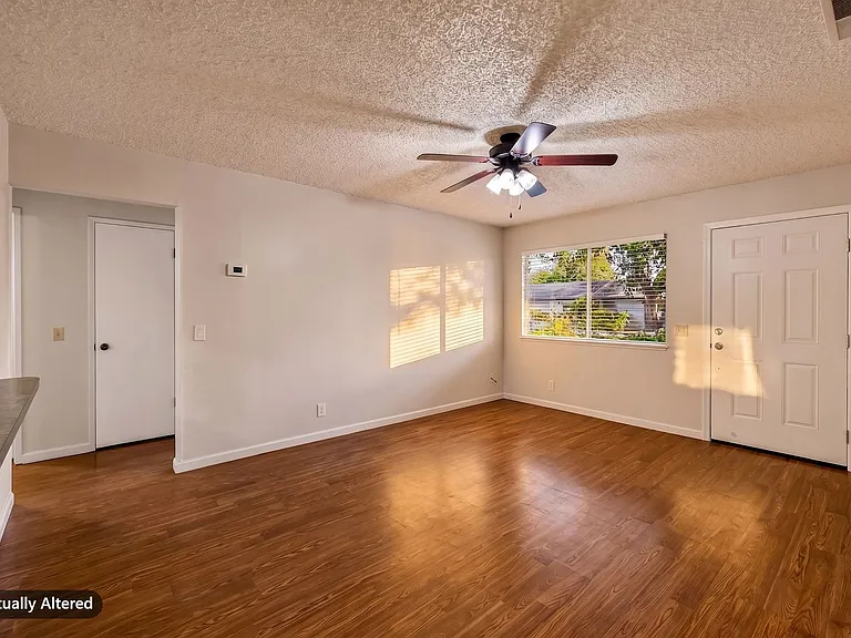 116 W Shasta Ave — Photo 2