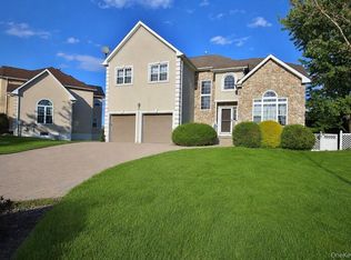 1 Alix Dr, Newburgh, NY 12550