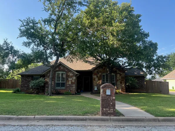 1014 Royal Ln, Graham, TX 76450