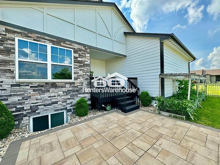 602 SW Magazine Rd — Photo 3
