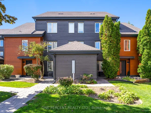 110 Fairway Ct #210, The Blue Mountains, ON L9Y 0P8