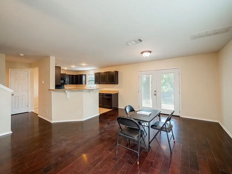 141 Clover Cv — Photo 8