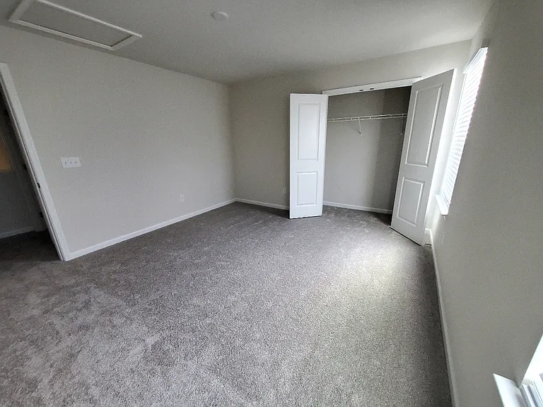 563 Roosevelt St — Photo 3