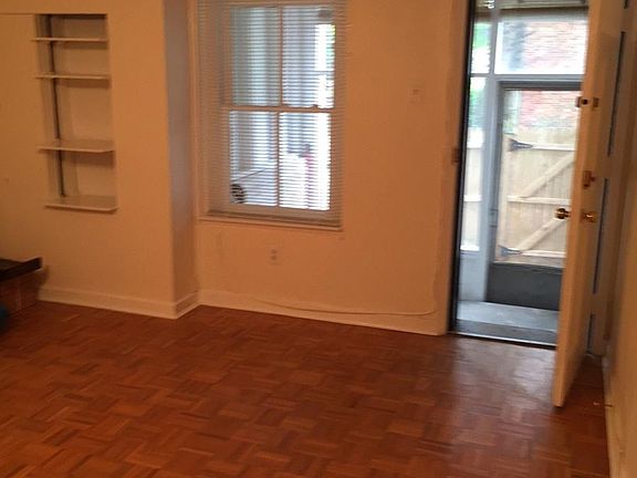 Entryway from porch to living room