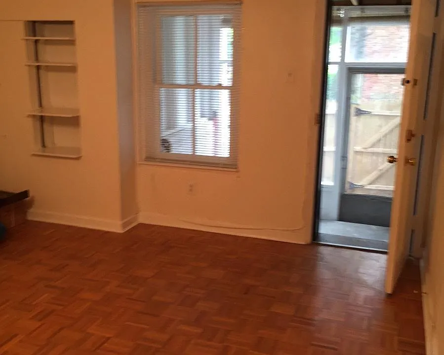 Entryway from porch to living room