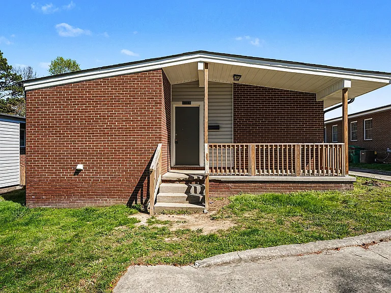 511 Saunders Pl #B — Photo 1