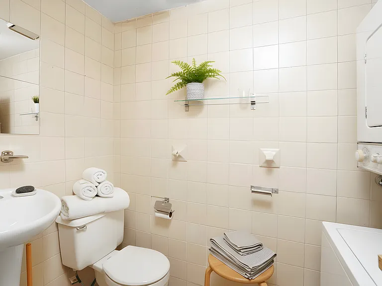186 Hester St #2 — Photo 6