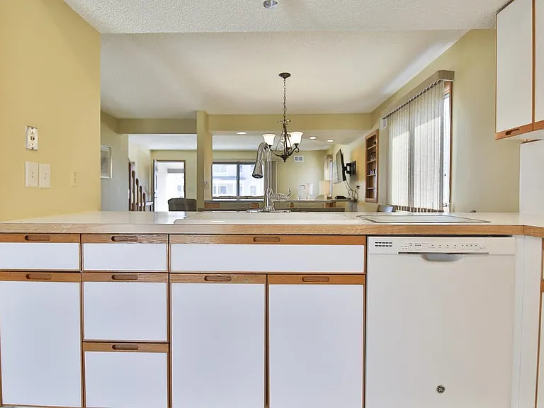 21 Brown Ave — Photo 81