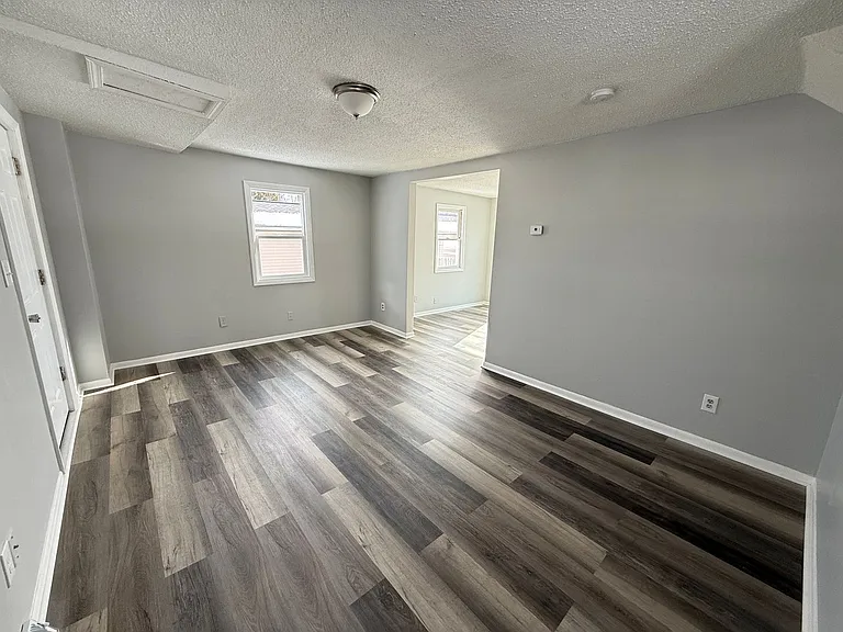 2321 W Main St — Photo 11