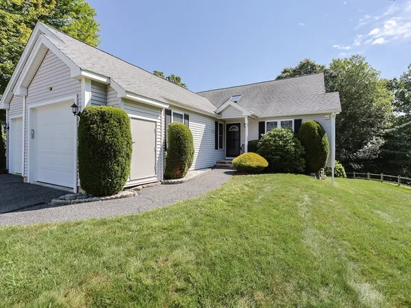 18 Carriage Path Unit 18, Uxbridge, MA 01569