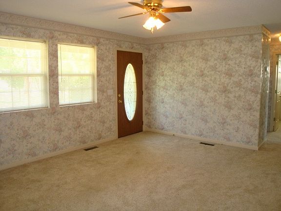 5th image of 111 Danielle Ave
