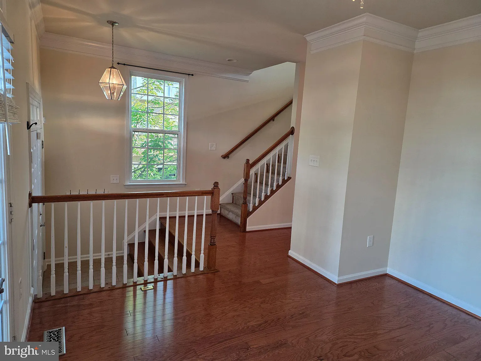 3 bed, 3.5 bath, 2018 sqft, $3,295 — Photo 4