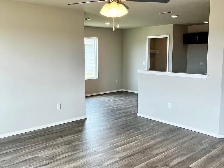 2816 W McLaren Dr — Photo 2