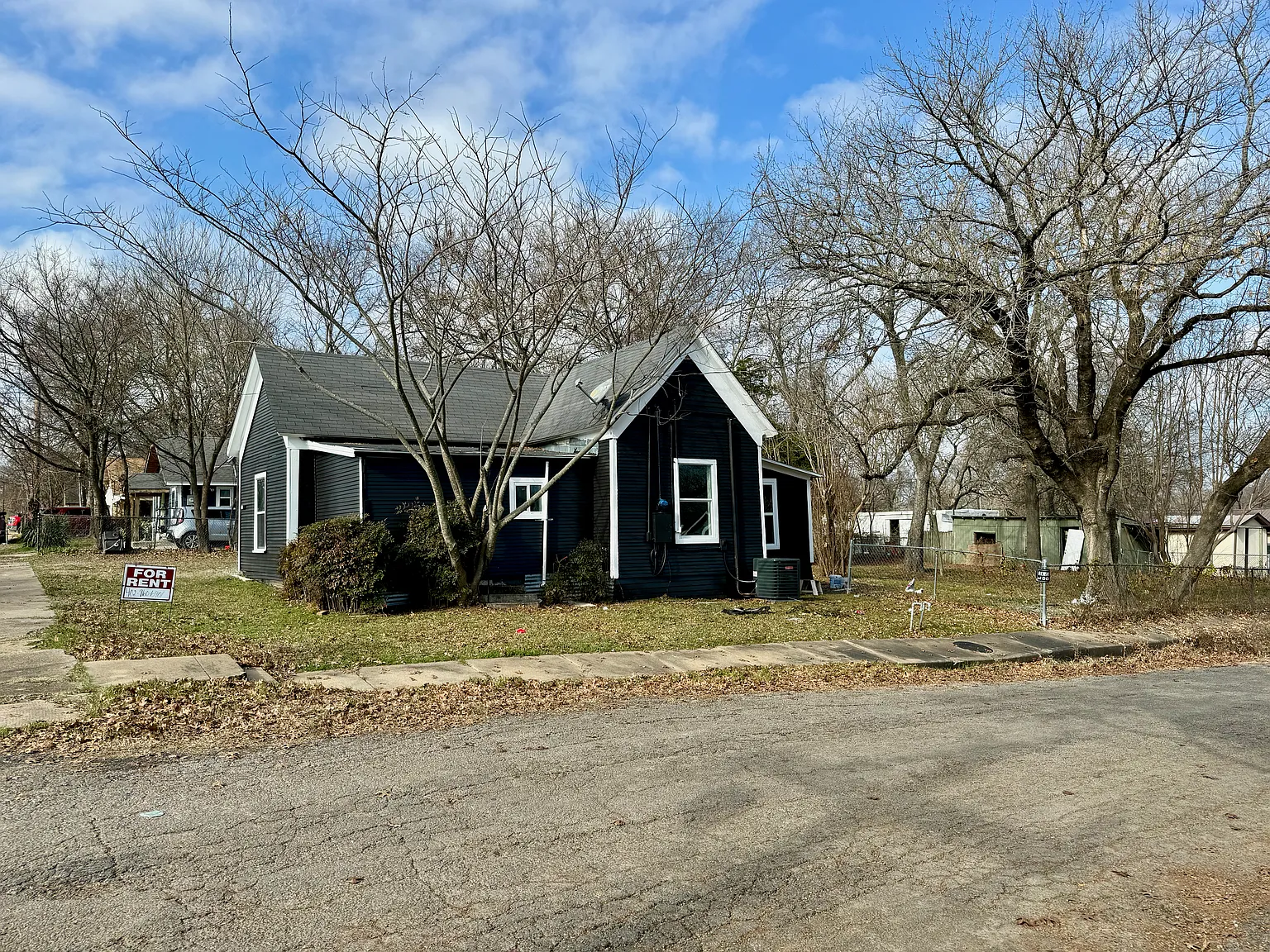 3 Bed, 2 Bath Bonham Home $1,550/mo Available Oct. 1 — Photo 3