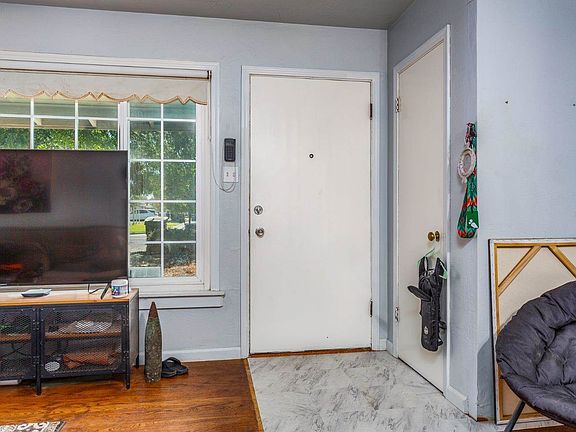 3rd image of 2050 Peralta Way
