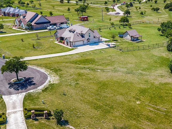 3rd image of 23 Brookhollow Cir