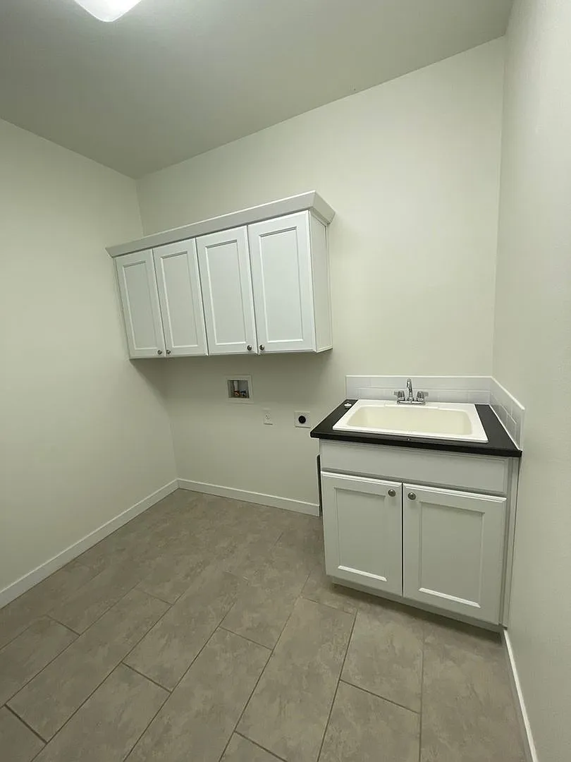 Beautiful Single-Level 3-Bedroom, 2-Bath Home in Sisters, Oregon — Photo 4