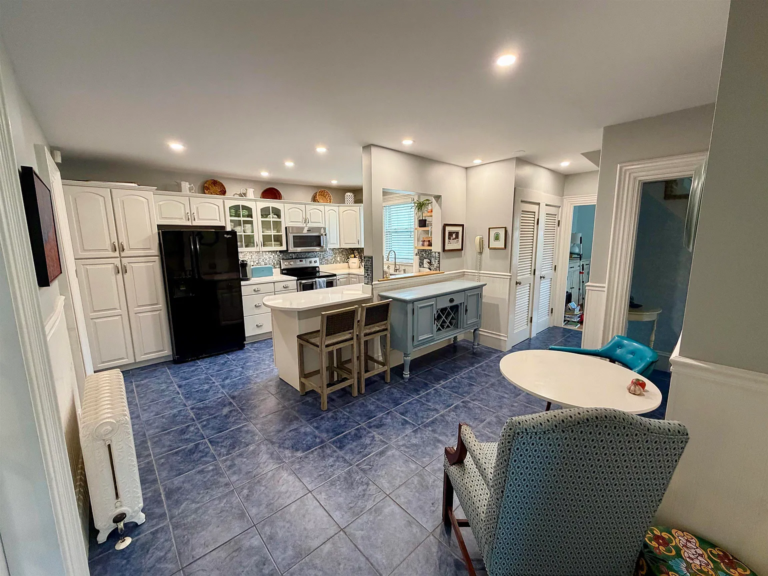 4 bed, 2.0 bath, 2118 sqft, $5,000 — Photo 3