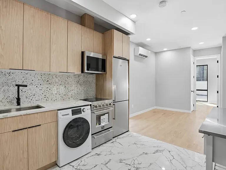 356 E 8th St #100 — Photo 12