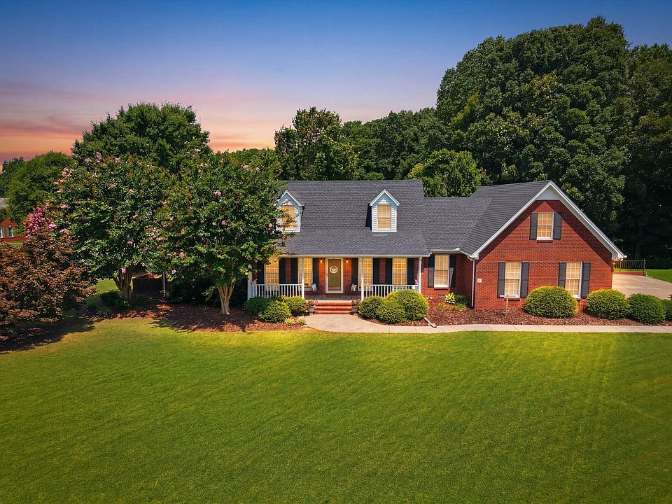 1st image of 4 Derby Dr