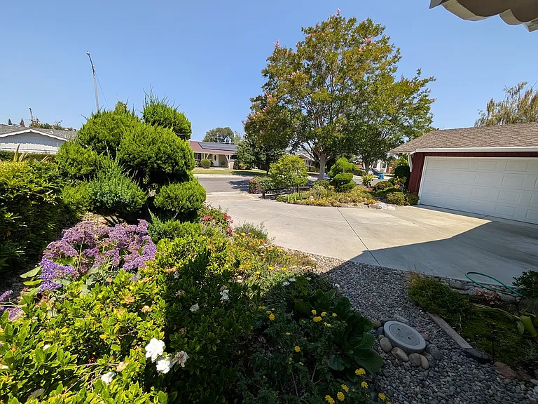10470 Pineville Ave — Photo 2