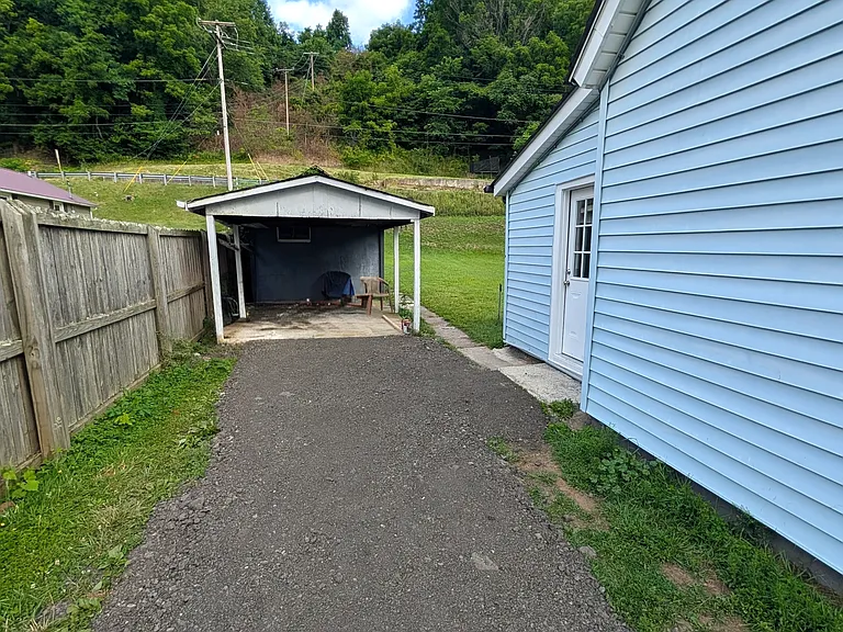 834 Matson Dr — Photo 2