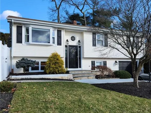 3 Labonte Dr, North Providence, RI 02911