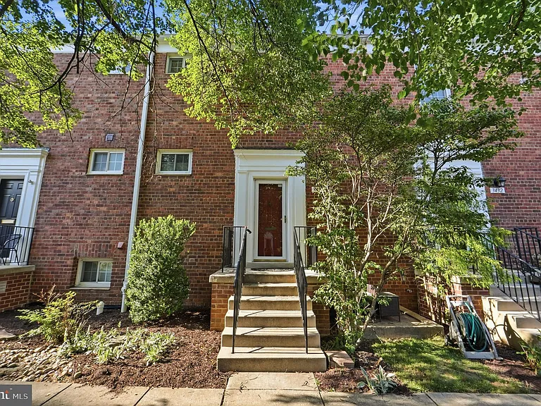 3430 Martha Custis Dr — Photo 1