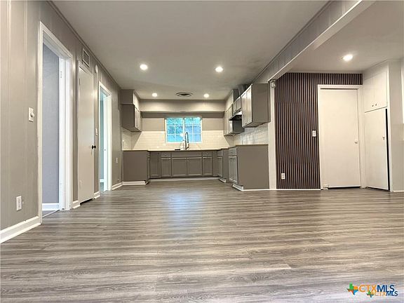 3rd image of 302 Smith St