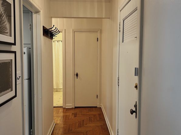 15820 Van Aken Blvd APT 202