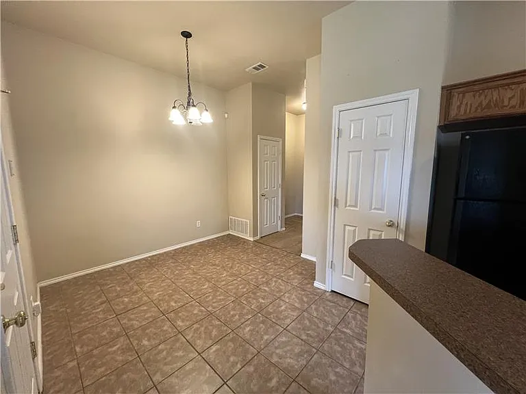 4205 Cambridge Dr #B — Photo 6