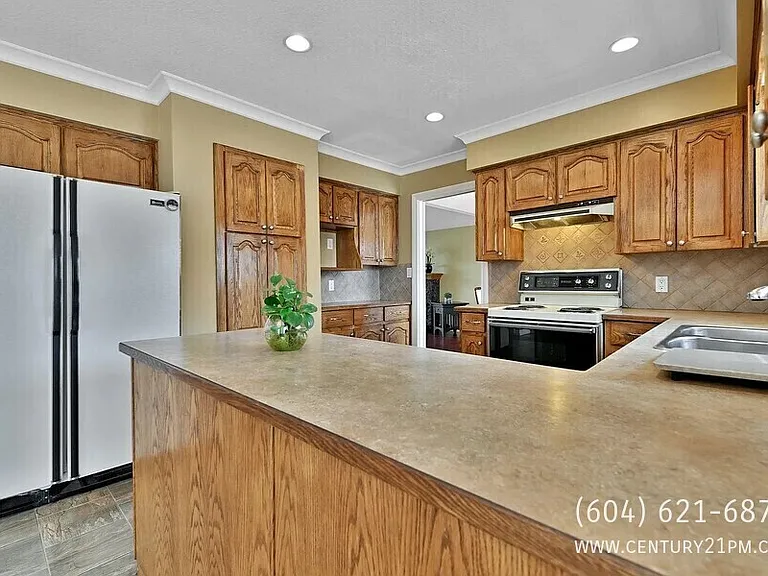 32186 Elkford Dr #UPPER — Photo 11