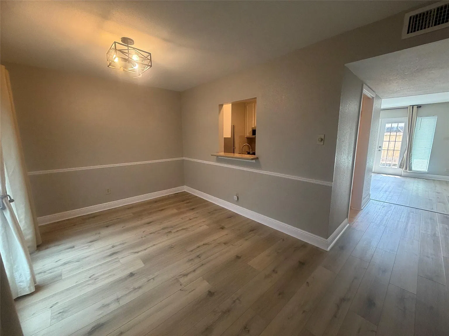 2 bed, 2.5 bath, 1360 sqft, $2,000 — Photo 4